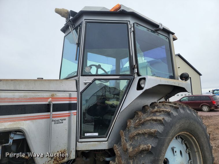 image for item LV9306 1989 White 100  MFWD tractor