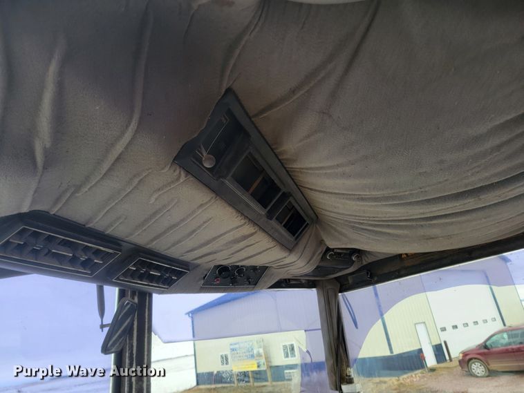 image for item LV9306 1989 White 100  MFWD tractor