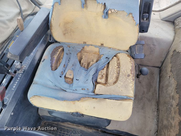 image for item LV9306 1989 White 100  MFWD tractor