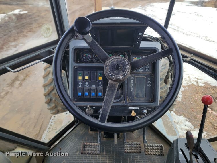 image for item LV9306 1989 White 100  MFWD tractor