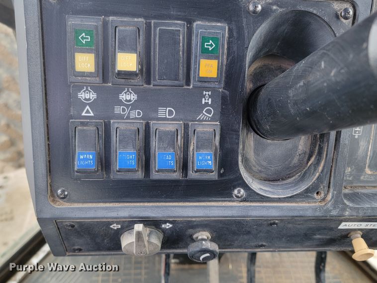 image for item LV9306 1989 White 100  MFWD tractor