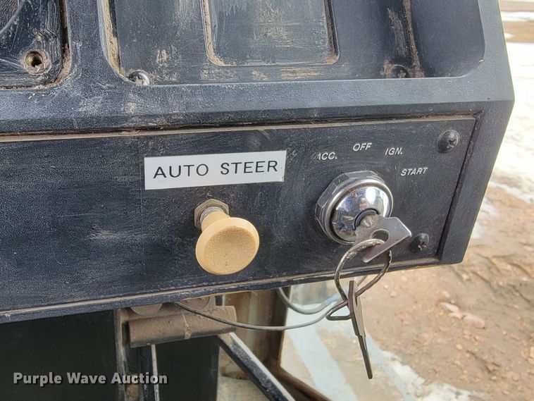 image for item LV9306 1989 White 100  MFWD tractor