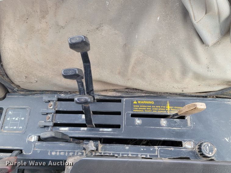 image for item LV9306 1989 White 100  MFWD tractor