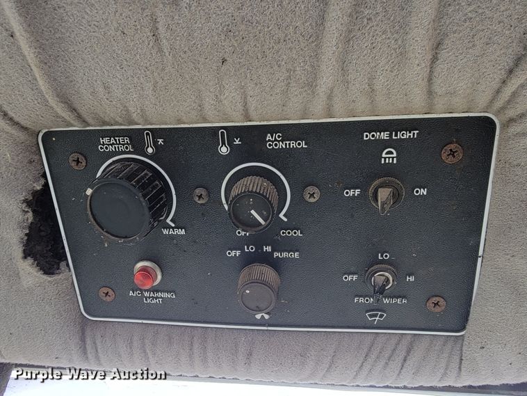 image for item LV9306 1989 White 100  MFWD tractor