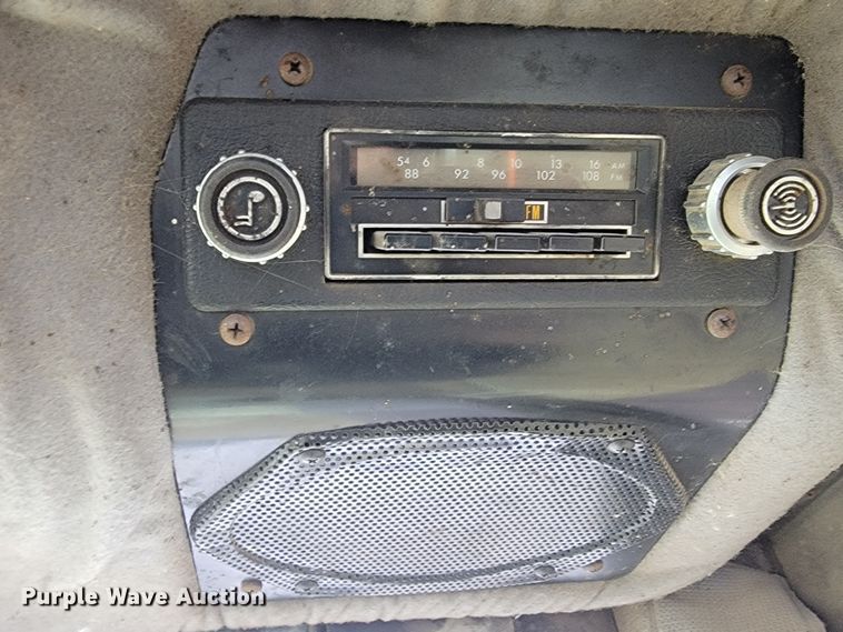 image for item LV9306 1989 White 100  MFWD tractor