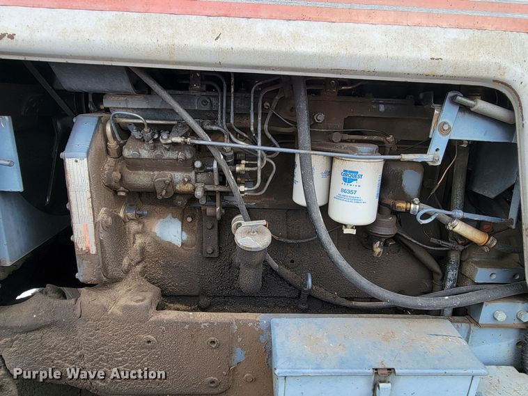 image for item LV9306 1989 White 100  MFWD tractor