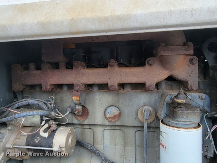 image for item LV9306 1989 White 100  MFWD tractor