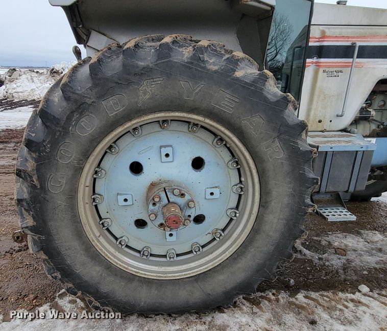 image for item LV9306 1989 White 100  MFWD tractor