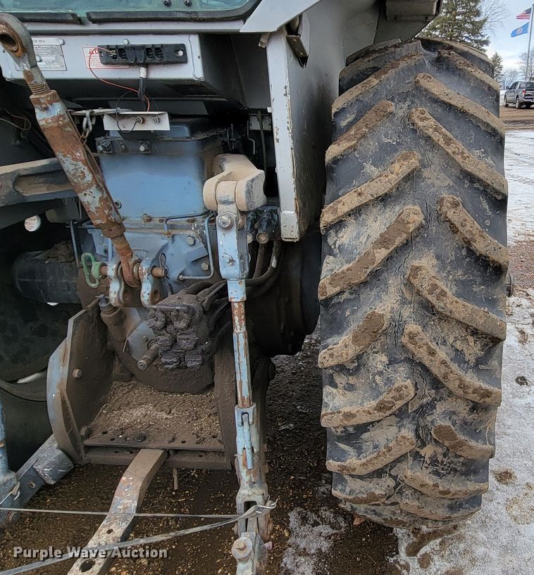 image for item LV9306 1989 White 100  MFWD tractor