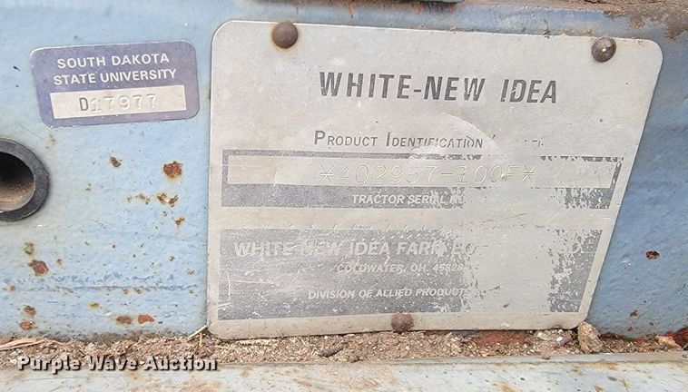 image for item LV9306 1989 White 100  MFWD tractor