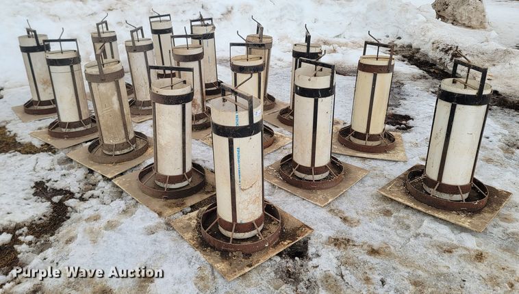 image for item LV9317 (16) nursery pig feeders