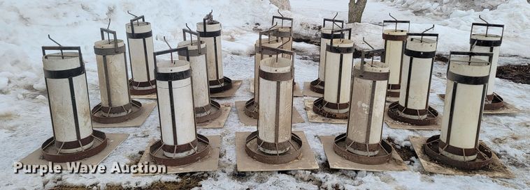 image for item LV9317 (16) nursery pig feeders