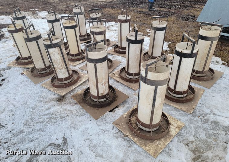 image for item LV9317 (16) nursery pig feeders