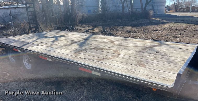 image for item MA9958 2008 Diamond T  equipment trailer