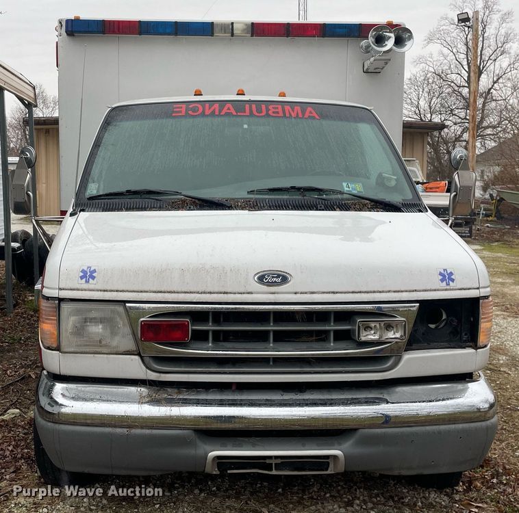 image for item MB9022 2000 Ford E450 Super Duty  ambulance