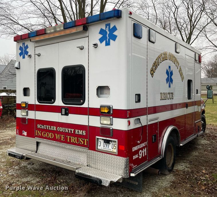 image for item MB9022 2000 Ford E450 Super Duty  ambulance