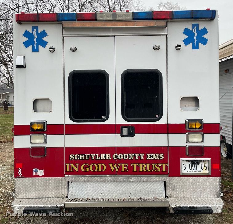 image for item MB9022 2000 Ford E450 Super Duty  ambulance