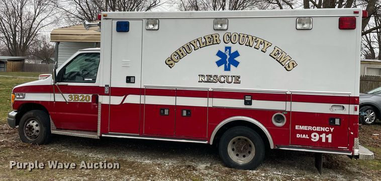 image for item MB9022 2000 Ford E450 Super Duty  ambulance