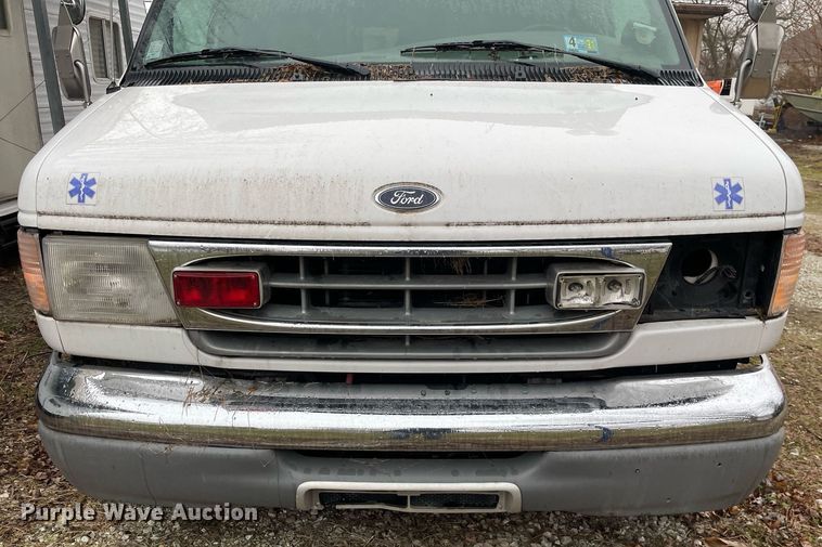 image for item MB9022 2000 Ford E450 Super Duty  ambulance