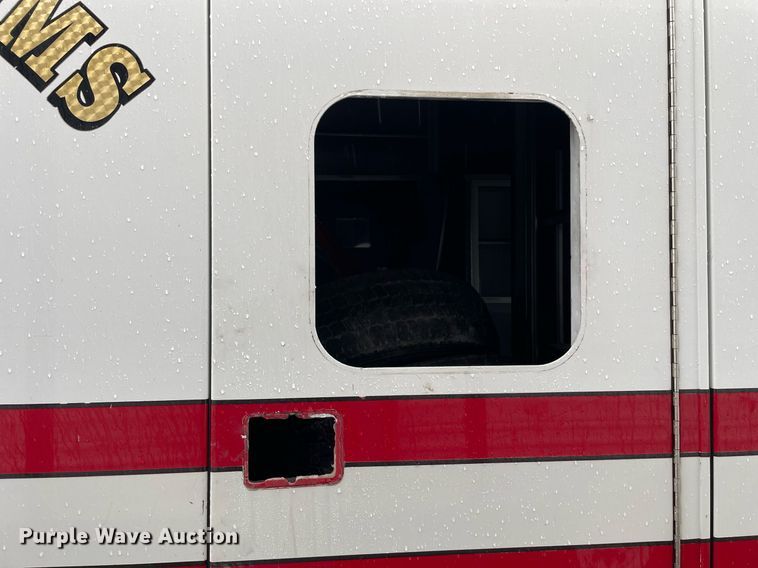 image for item MB9022 2000 Ford E450 Super Duty  ambulance