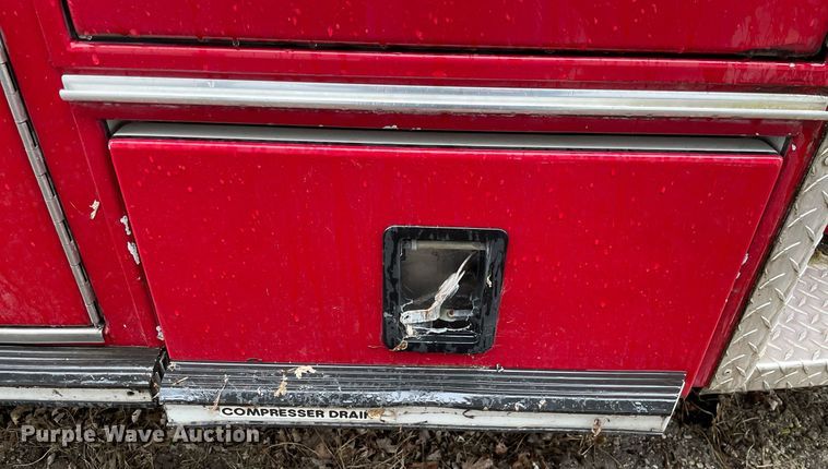 image for item MB9022 2000 Ford E450 Super Duty  ambulance