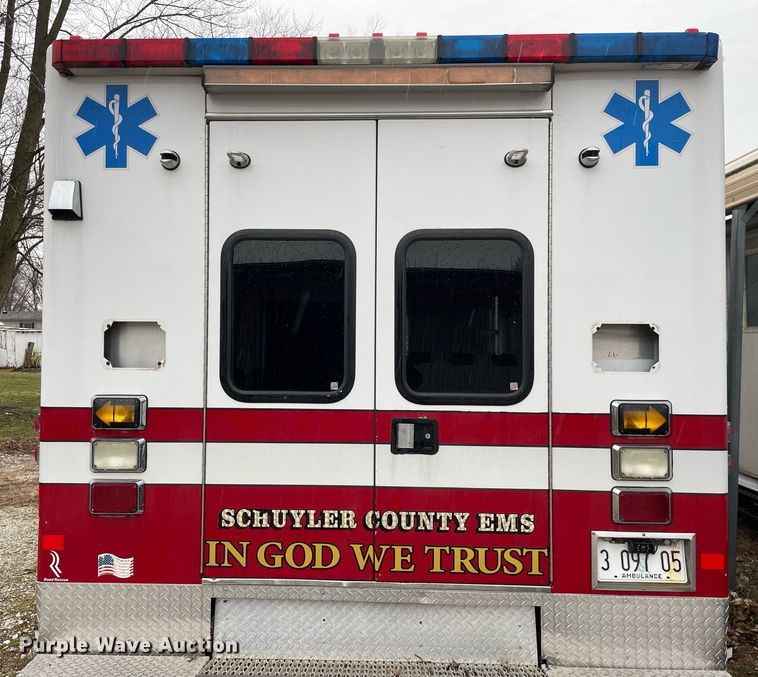 image for item MB9022 2000 Ford E450 Super Duty  ambulance