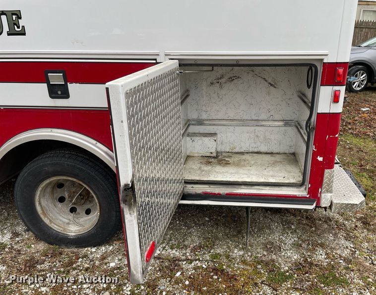 image for item MB9022 2000 Ford E450 Super Duty  ambulance