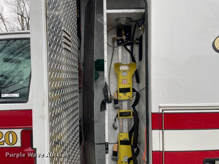 image for item MB9022 2000 Ford E450 Super Duty  ambulance