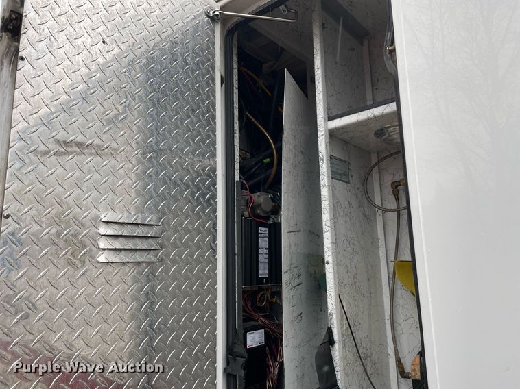 image for item MB9022 2000 Ford E450 Super Duty  ambulance