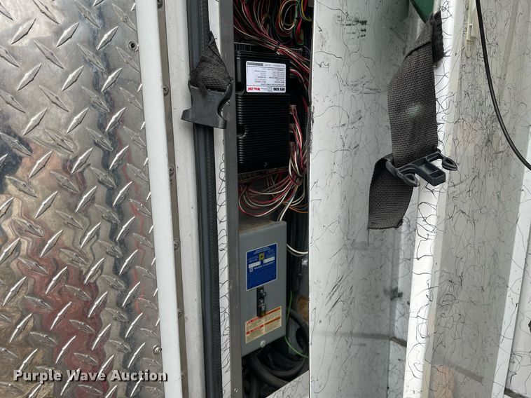 image for item MB9022 2000 Ford E450 Super Duty  ambulance