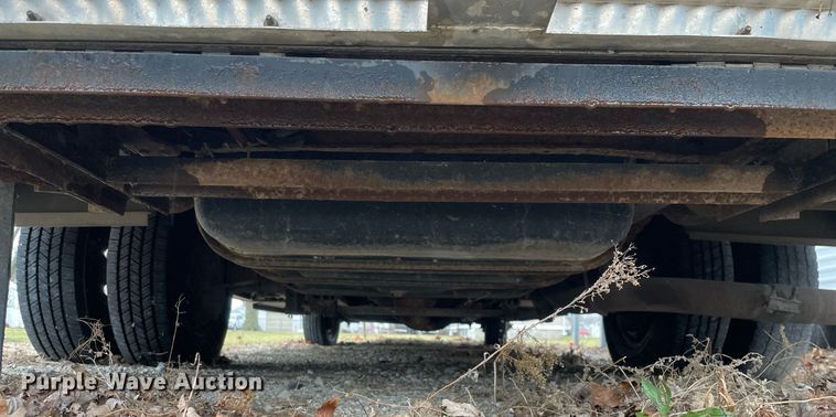 image for item MB9022 2000 Ford E450 Super Duty  ambulance