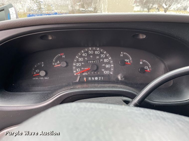 image for item MB9022 2000 Ford E450 Super Duty  ambulance