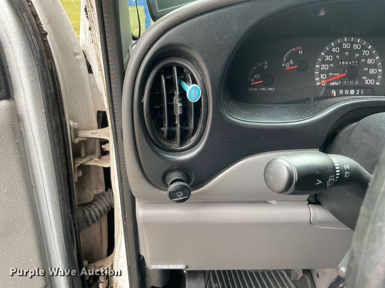 image for item MB9022 2000 Ford E450 Super Duty  ambulance