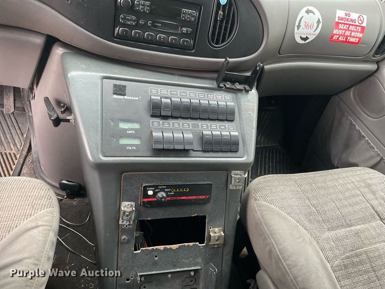 image for item MB9022 2000 Ford E450 Super Duty  ambulance