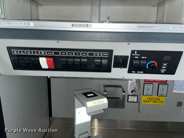 image for item MB9022 2000 Ford E450 Super Duty  ambulance