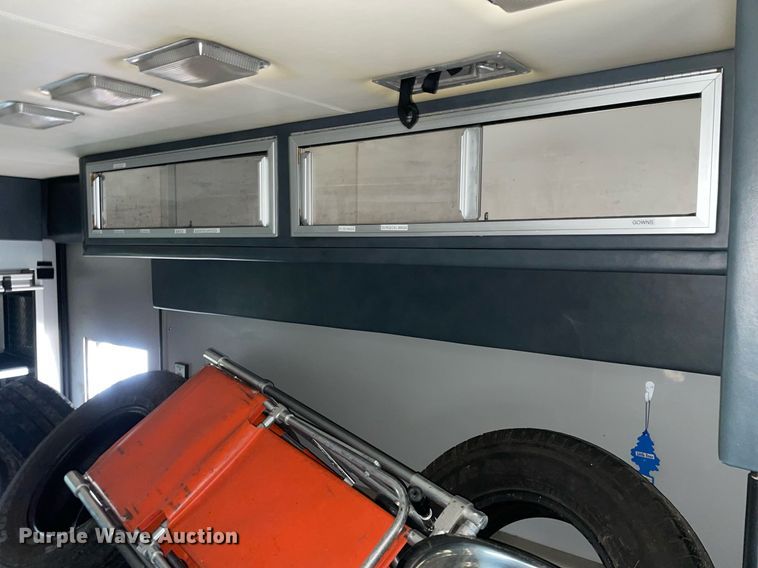 image for item MB9022 2000 Ford E450 Super Duty  ambulance