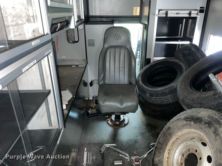 image for item MB9022 2000 Ford E450 Super Duty  ambulance