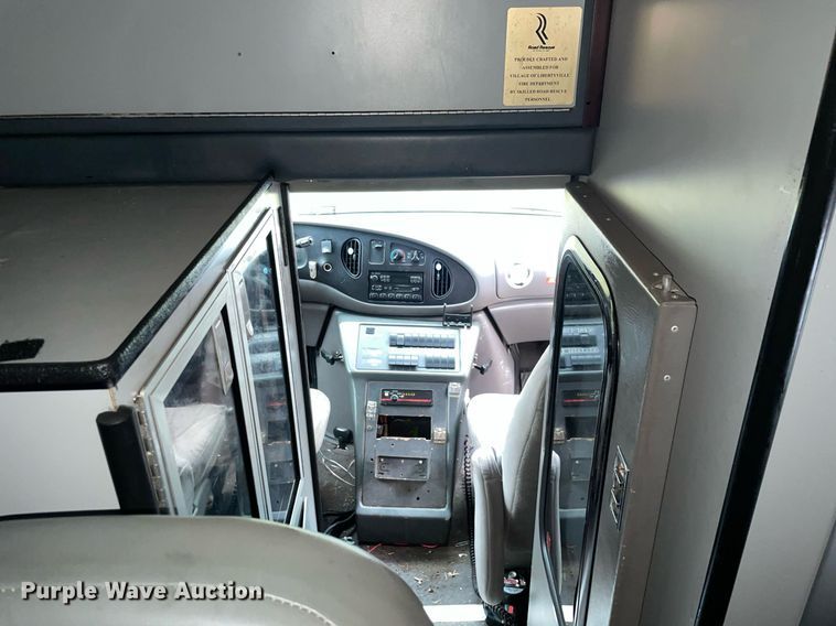 image for item MB9022 2000 Ford E450 Super Duty  ambulance