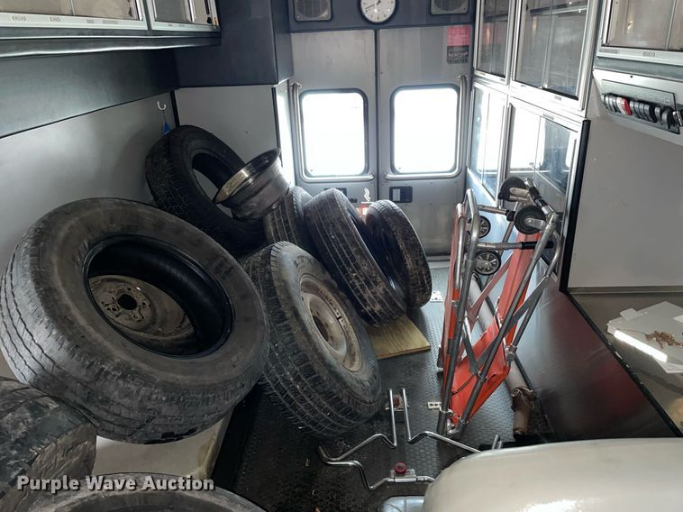 image for item MB9022 2000 Ford E450 Super Duty  ambulance