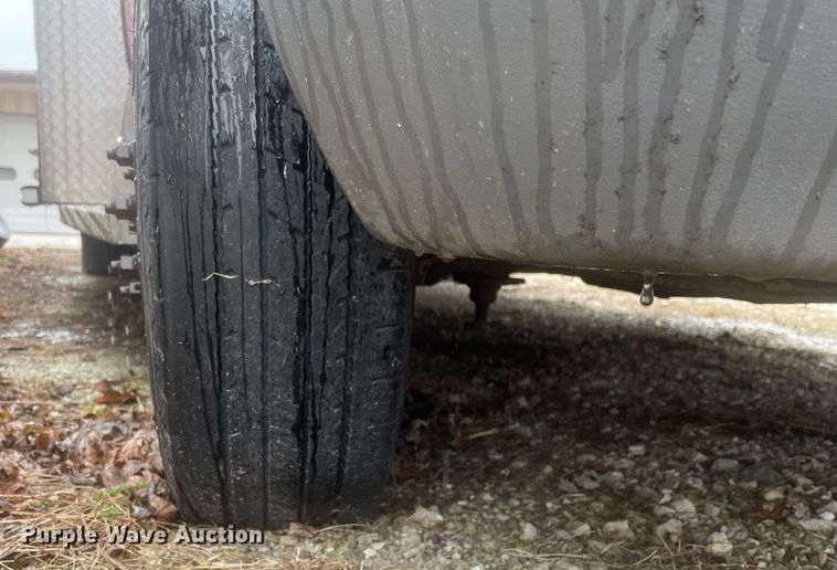 image for item MB9022 2000 Ford E450 Super Duty  ambulance