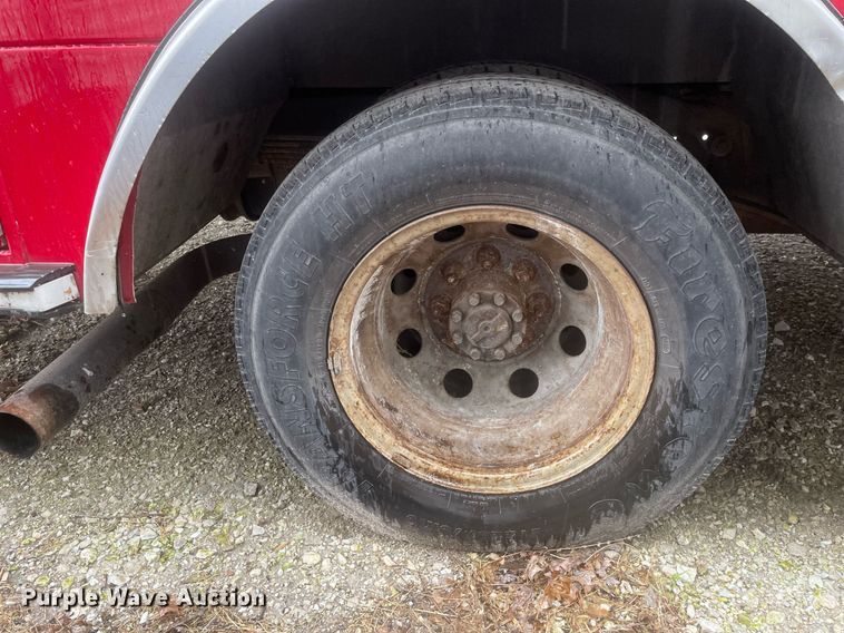 image for item MB9022 2000 Ford E450 Super Duty  ambulance