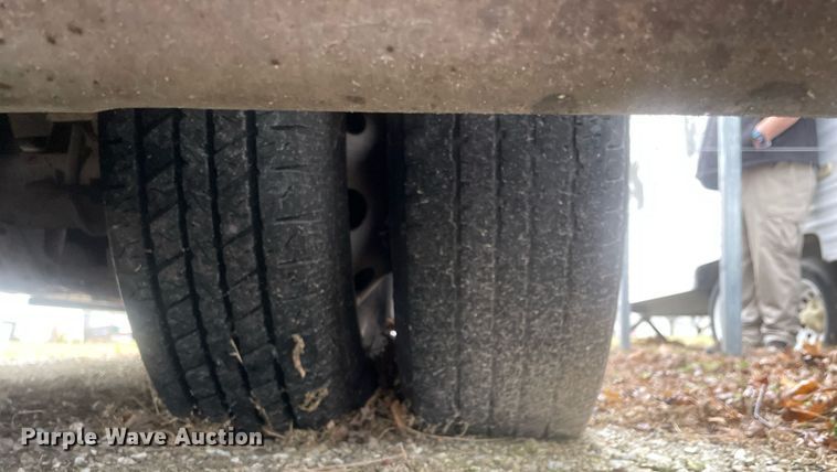 image for item MB9022 2000 Ford E450 Super Duty  ambulance