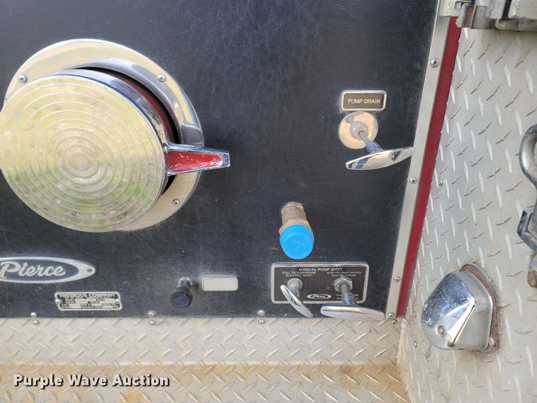 image for item MB9831 1981 Oshkosh V-1624M SPCL  pumper fire truck