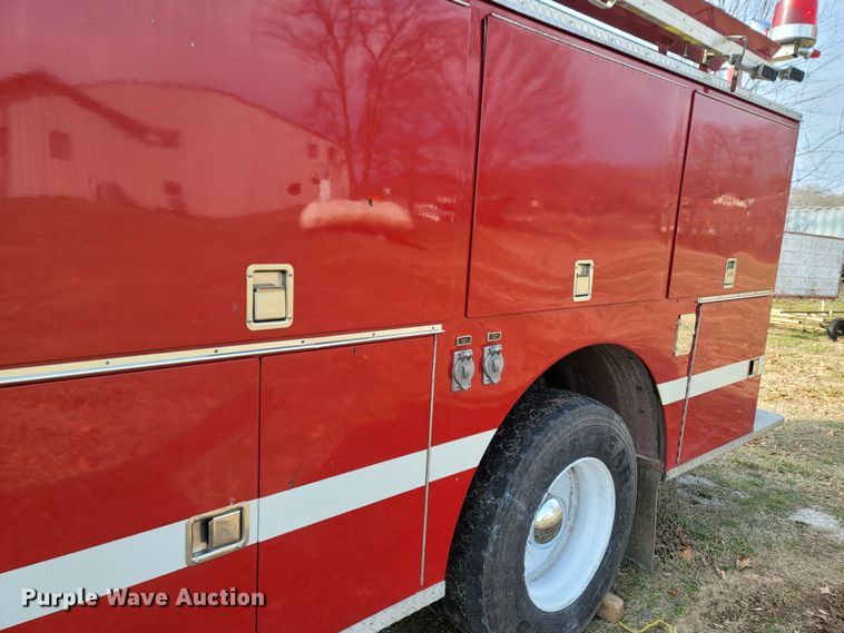 image for item MB9831 1981 Oshkosh V-1624M SPCL  pumper fire truck