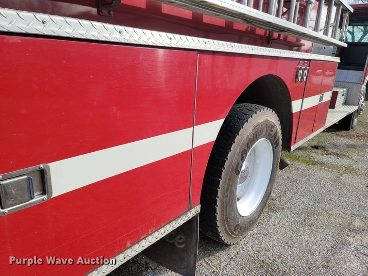 image for item MB9831 1981 Oshkosh V-1624M SPCL  pumper fire truck