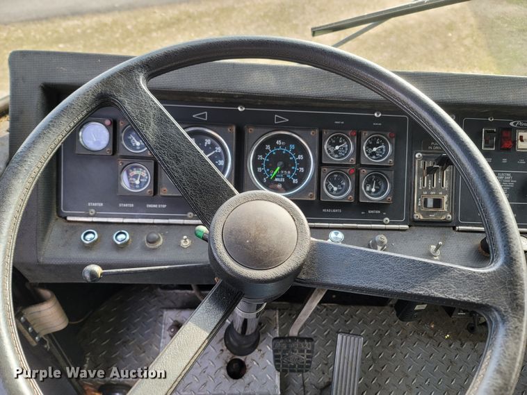 image for item MB9831 1981 Oshkosh V-1624M SPCL  pumper fire truck