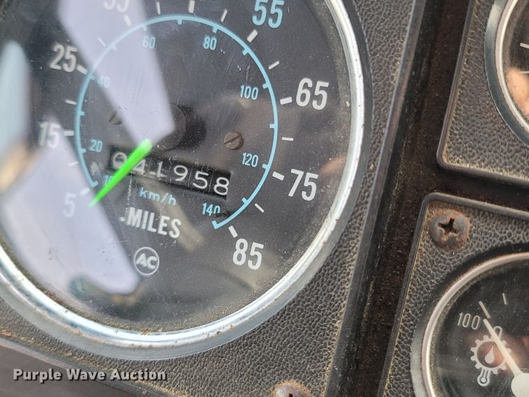 image for item MB9831 1981 Oshkosh V-1624M SPCL  pumper fire truck