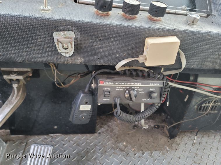 image for item MB9831 1981 Oshkosh V-1624M SPCL  pumper fire truck