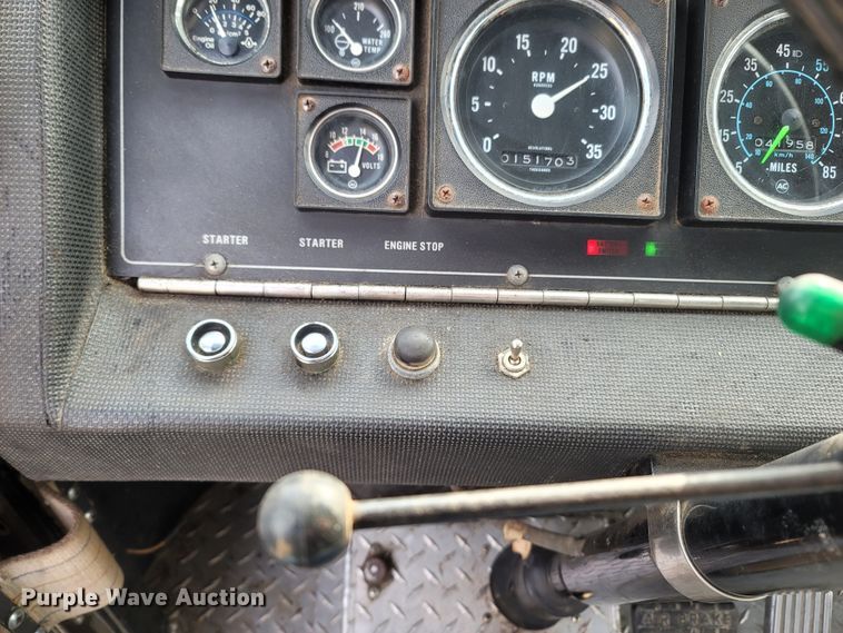 image for item MB9831 1981 Oshkosh V-1624M SPCL  pumper fire truck