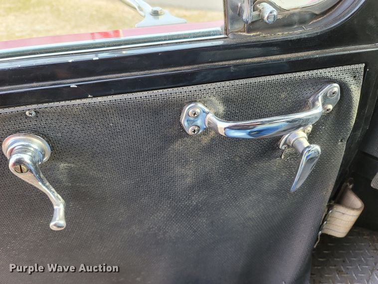 image for item MB9831 1981 Oshkosh V-1624M SPCL  pumper fire truck